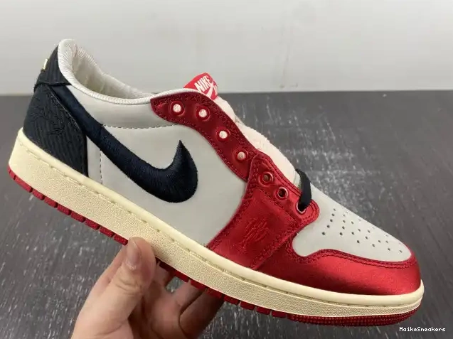 MaikeSneakers x Trophy FN0432-100 Air Away Jordan Room OG 1 Low 0421